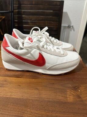 Nike Daybreak- red and white